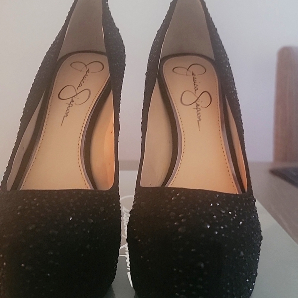 Black Pumps